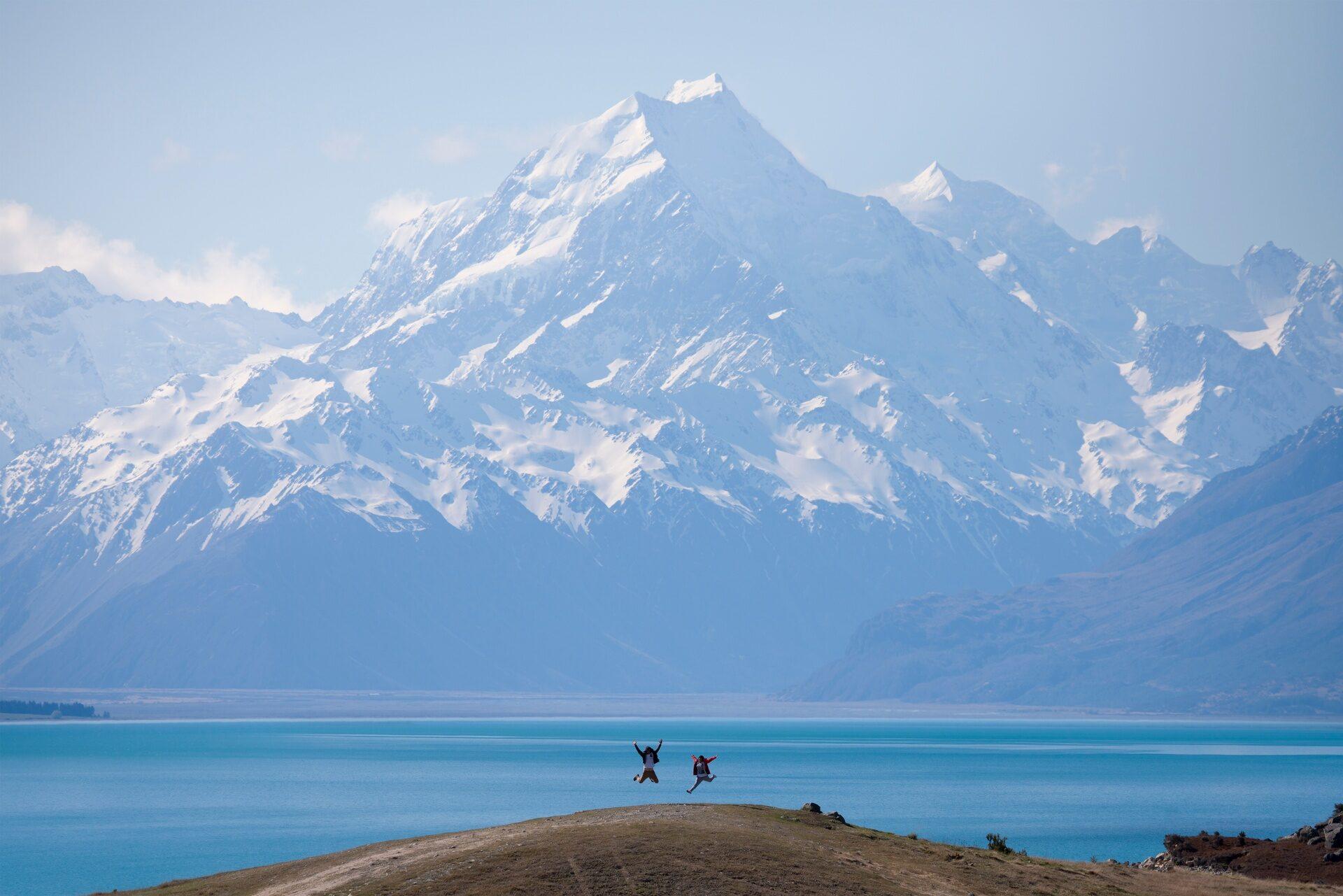 Aoraki / Mount Cook above a turquoise glacial lake